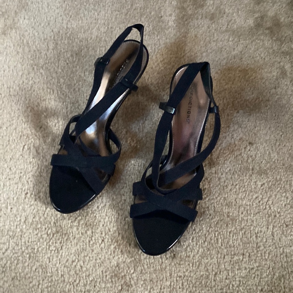 Predictions straps man made sandal navy blue size 8.5 M